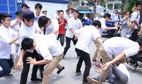 Trao quyền cho sao đỏ, lớp trưởng là tiếp tay cho bạo lực học đường?