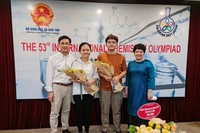 Hà Nội thưởng học sinh đoạt huy chương vàng quốc tế 20 triệu đồng