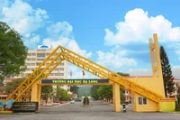 Thời gian đâu để vừa làm chủ tịch tỉnh vừa kiêm nhiệm hiệu trưởng đại học