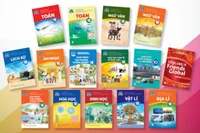 1/2 số môn học lớp 10 chưa có SGK, học sinh phải dùng tài liệu phô tô để học tạm
