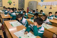 Đời sống giáo viên có ổn định thì mới mong có học thật, thi thật 