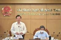 Bộ trưởng Giáo dục yêu cầu chấm dứt học môn Ngữ văn theo văn mẫu