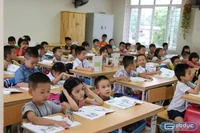 Lấy ý kiến về tăng học phí ở Hà Nội: Mỗi quận, huyện làm một kiểu