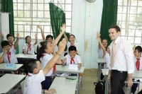 Bộ GD hướng dẫn tổ chức dạy học Tiếng Anh, Tin học bắt buộc đối với lớp 3 