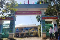 Hàng trăm học sinh có nguy cơ bỏ học vì… xã đạt nông thôn mới
