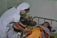 Phụ huynh hành hung giáo viên thủng màng nhĩ, có dấu hiệu hình sự