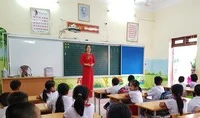 Cô giáo trẻ dạy tiếng Anh bằng trải nghiệm sáng tạo