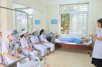 Không tăng học phí: Khối trường Y Dược chật vật với bài toán thu chi