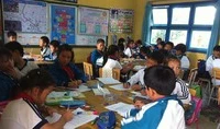 Học sinh ngồi nhầm lớp, sĩ số quá đông không học được phương pháp VNEN