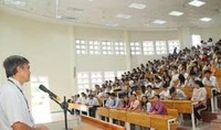 Ai đủ điều kiện xét thăng hạng viên chức giảng dạy đại học công lập?