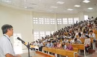 Ai đủ điều kiện xét thăng hạng viên chức giảng dạy đại học công lập?