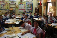 Học VNEN, ngồi theo mâm và các nguy cơ con trẻ đang đối diện