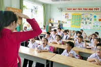 Hiện có nhiều giáo viên đã có bằng đại học nhưng vẫn đang ăn lương trung cấp (Ảnh minh họa: Báo Thanh niên)