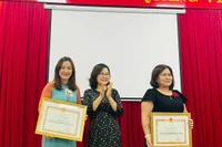 Dù còn khó khăn mình cũng phải ráng đóng bảo hiểm y tế cho con
