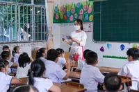 Giáo viên có bằng đại học hưởng lương cao đẳng mỏi mòn mong chế độ lương mới 