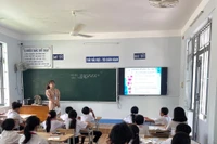 Bỏ tiền túi nâng chuẩn đào tạo, giáo viên làm sao để hưởng lương mới?