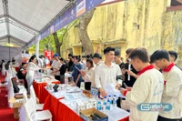 Sinh viên Đại học SPKT Hưng Yên “bắt sóng” tuyển dụng ở Ngày hội việc làm 2025 