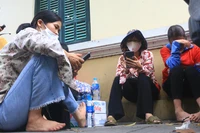 Giáo viên hợp đồng Hà Nội mỏi mòn chờ một cái kết có hậu