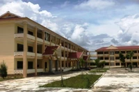 Trường xây tiền tỷ rồi “đắp chiếu", chưa rõ ai phải mua sắm bàn ghế, thiết bị?