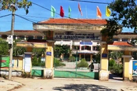 Trường cấp 2 mượn lại học bạ trường cấp 3 để điều chỉnh hạnh kiểm, đúng hay sai?