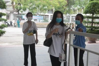 Phụ huynh lo lắng vì trường hoãn trả hồ sơ tốt nghiệp cấp 3, Sở Giáo dục nói gì?