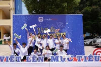 Học sinh lớp 10 THPT Trần Nguyên Hãn cùng nhau trải nghiệm, viết lên mục tiêu