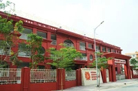 Bữa ăn trưa của Trường Việt Úc ở Sài Gòn có giòi bò lúc nhúc