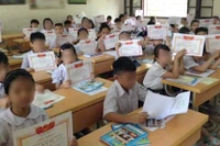 Mùa của giấy khen và những điểm 10 cho ai?
