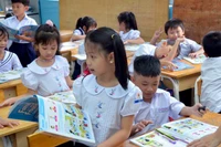 Tôi không hiểu vì sao trẻ mới 3 tuổi đầu bố mẹ đã cho đi học tiếng Anh