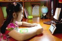 Lớp 1 học online từ buổi đầu tiên, quá nhiều lo lắng về chất lượng dạy và học