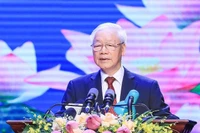 "Tình nghĩa Việt-Lào sáng hơn trăng rằm, thơm hơn đóa hoa nào thơm nhất"