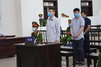 "Chống dịch như chống giặc", cớ sao xin giảm án cho giặc?
