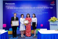 Panasonic được trao kỷ niệm chương vì sự nghiệp giáo dục 