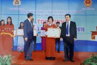 Người gieo niềm say mê ngoại ngữ và lớp học xuyên biên giới giữa đại ngàn