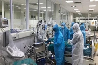 Những người ''quên'' Tết vì bệnh nhân mắc COVID-19