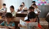 Trao đổi với Giáo sư Đinh Quang Báo về vấn đề quá tải và tích hợp sách giáo khoa