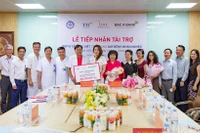 Quỹ Vì Tầm Vóc Việt tài trợ 300 triệu đồng cho Quỹ bệnh nhân nghèo