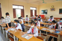 Giáo viên bậc phổ thông bơ phờ với nhận xét học sinh cuối kì