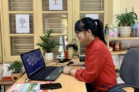 Những câu chuyện dở khóc, dở cười khi dạy học trực tuyến