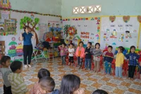 Cô giáo vùng cao nhường thức ăn cho trò nhỏ