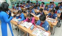 Kiểm tra miệng, cái roi lùa học sinh đến lớp học thêm