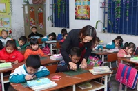 Không có quy định tháng lương 13, giáo viên mới cần kiến nghị