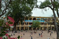 Bộ Giáo dục nên kiến nghị Chính phủ lùi lộ trình áp dụng học phí mới