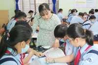 Thông tư mới xếp nhà giáo giỏi ở hạng thấp, lương thấp, họ lấy đâu ra động lực?