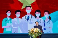 Khẩn trương ban hành chính sách đặc thù với nhân viên y tế