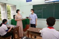 Phó Thủ tướng chỉ đạo sửa đổi chùm thông tư xếp hạng, nhà giáo ấm lòng