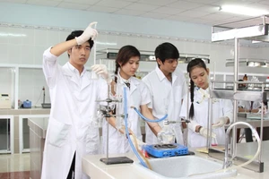 Dược sĩ chỉ xếp vào trình độ đại học là chưa phù hợp với thông lệ quốc tế