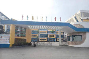 Nữ sinh lớp 6 ở Long Biên đi học thêm gặp tai nạn bị thương nặng
