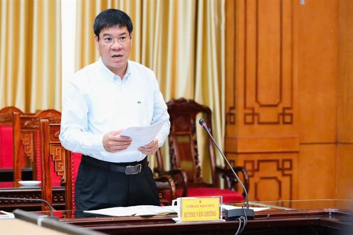 Cục trưởng Cục Quản lý chất lượng Huỳnh Văn Chương đề nghị tiếp tục tập dượt đối với cán bộ coi thi. Cục trưởng Cục Quản lý chất lượng Huỳnh Văn Chương đề nghị tiếp tục tập dượt đối với cán bộ coi thi.