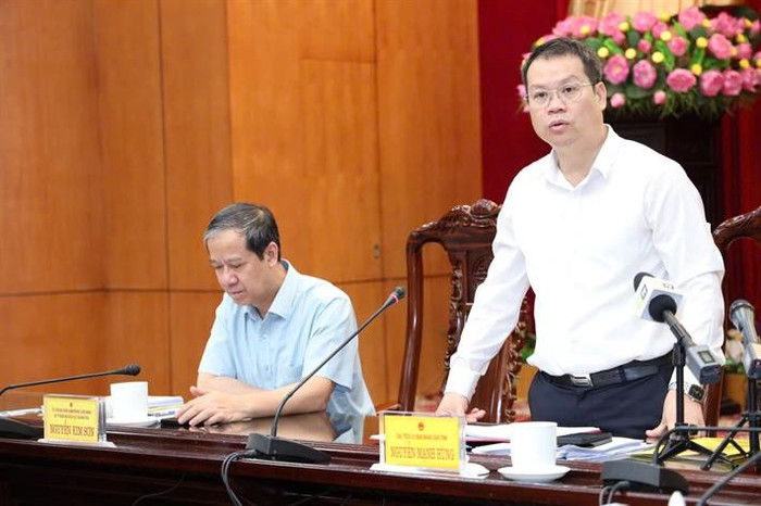Chủ tịch Ủy ban nhân dân tỉnh Thái Bình Nguyễn Mạnh Hùng phát biểu tiếp thu các ý kiến của Bộ trưởng Bộ Giáo dục và Đào tạo. Chủ tịch Ủy ban nhân dân tỉnh Thái Bình Nguyễn Mạnh Hùng phát biểu tiếp thu các ý kiến của Bộ trưởng Bộ Giáo dục và Đào tạo.
